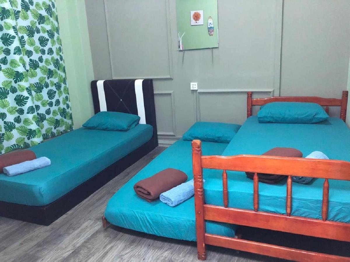 Ny Tropical Backpackers Hostel Desaru Exterior photo