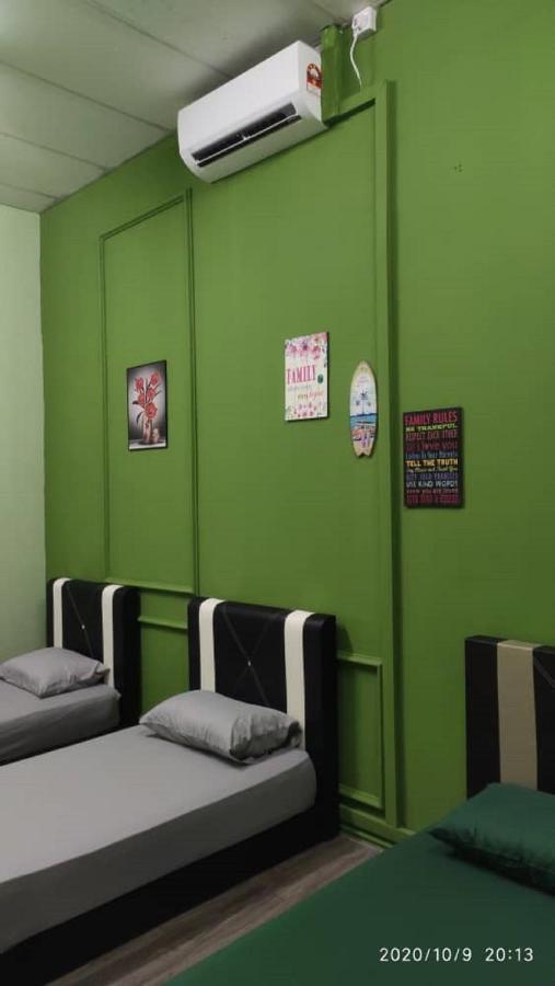 Ny Tropical Backpackers Hostel Desaru Exterior photo